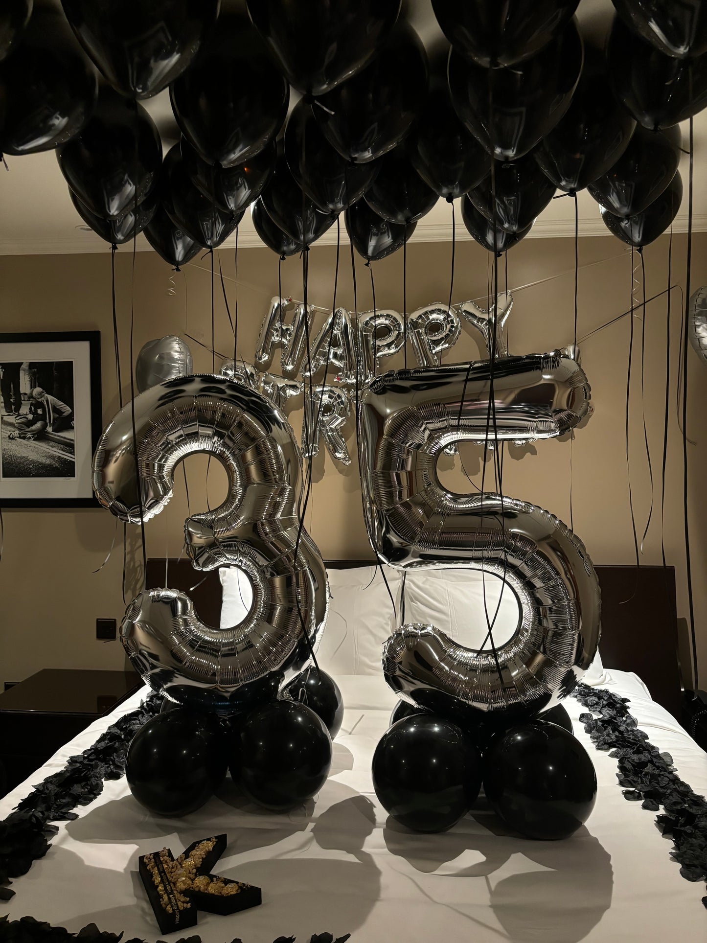 'Happy Birthday' Room decoration (Black & Silver)